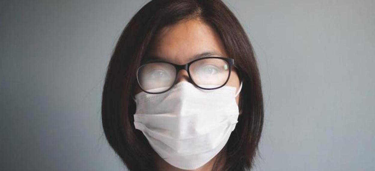 Port du masque et lunettes : 5 solutions pour éviter la buée